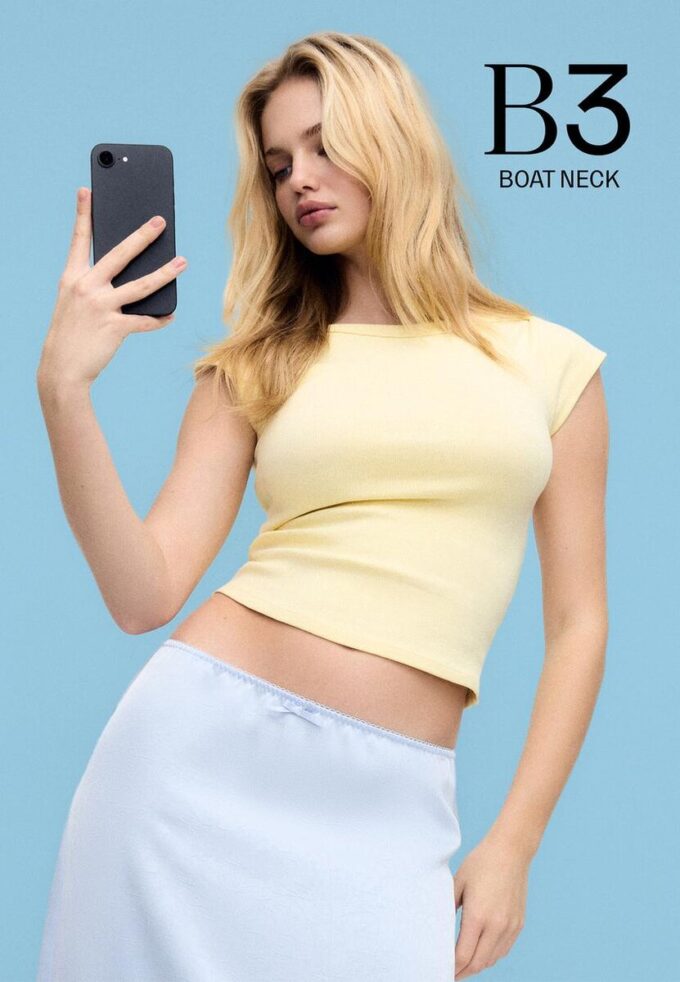 Enkel T-skjorte med båthals som basisplagg