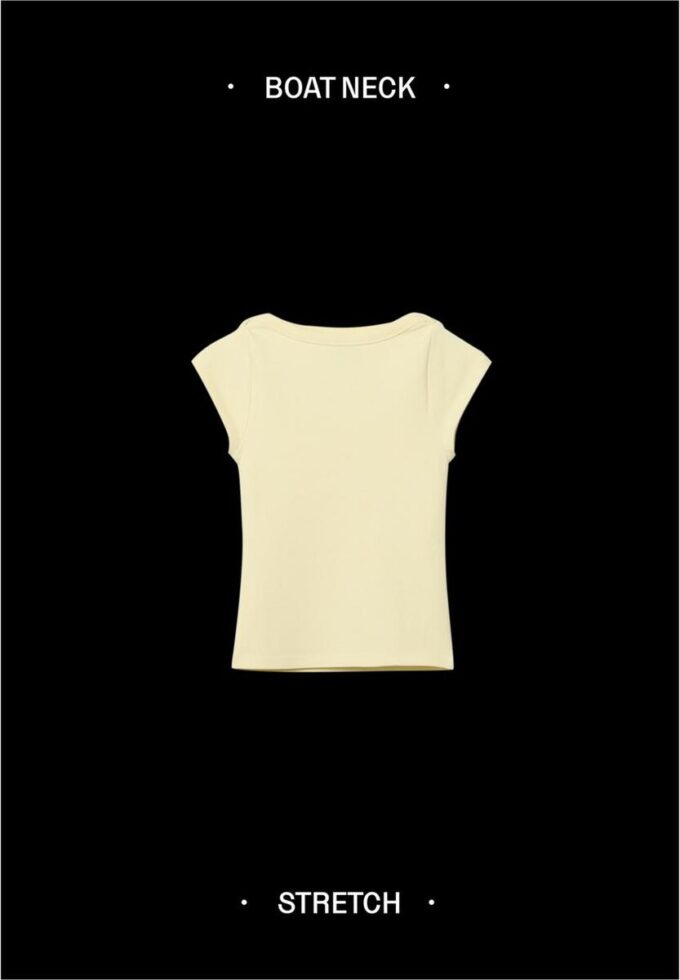 Enkel T-skjorte med båthals som basisplagg
