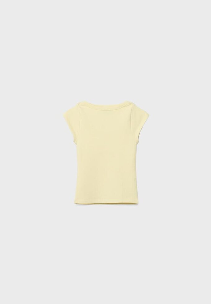 Enkel T-skjorte med båthals som basisplagg