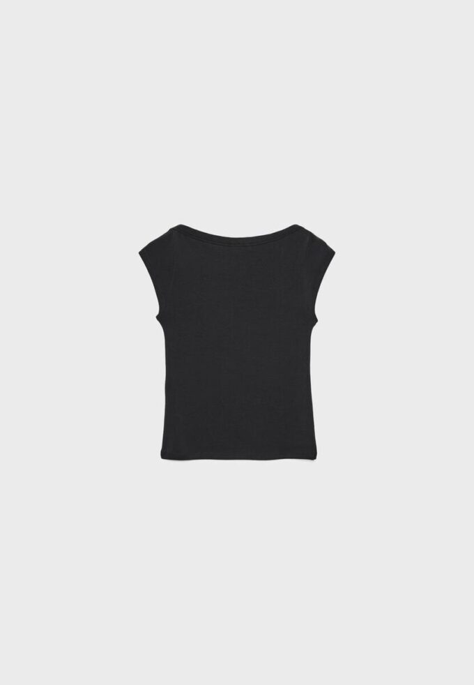 Enkel T-skjorte med båthals som basisplagg