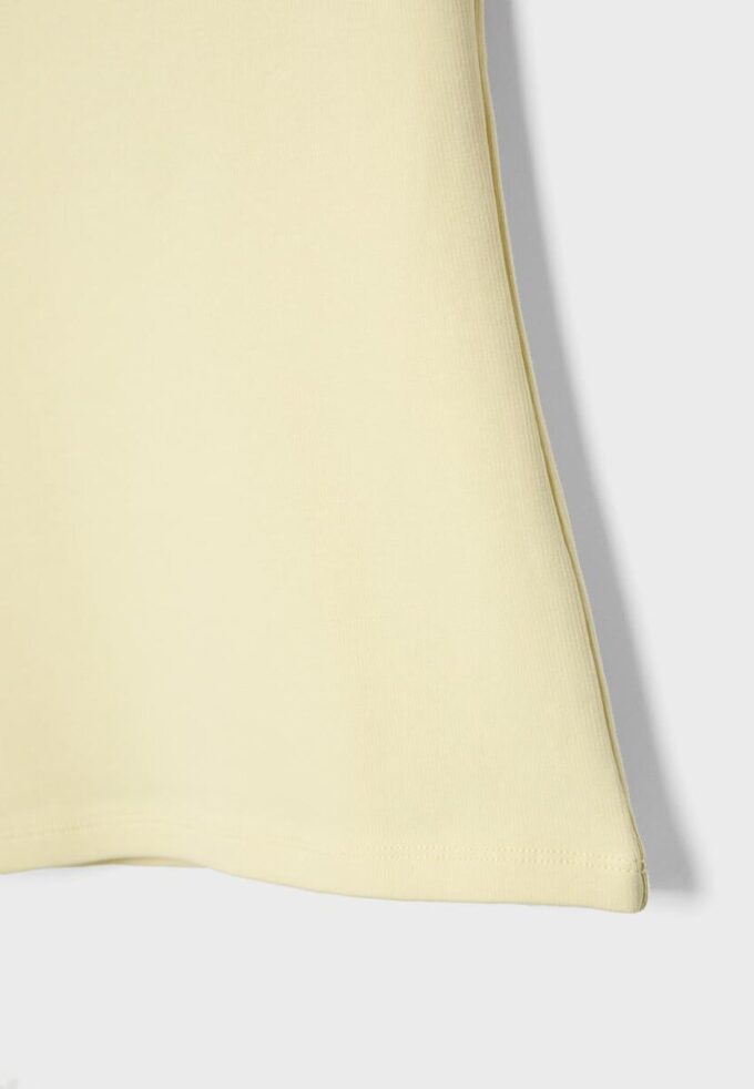 Enkel T-skjorte med båthals som basisplagg