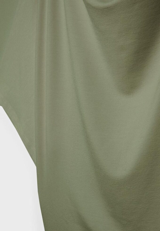 Enkel T-skjorte med flagermusermmer