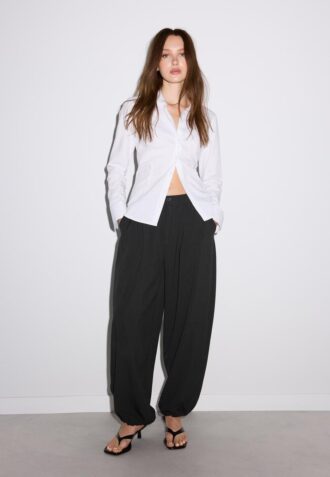 Enkel, tettsittende skjorte som er et basisplagg