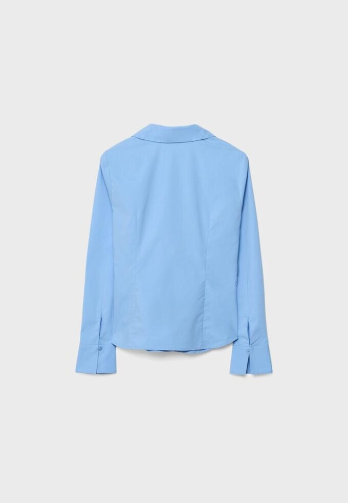 Enkel, tettsittende skjorte som er et basisplagg