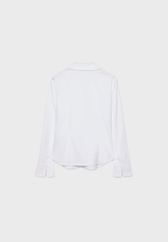 Enkel, tettsittende skjorte som er et basisplagg