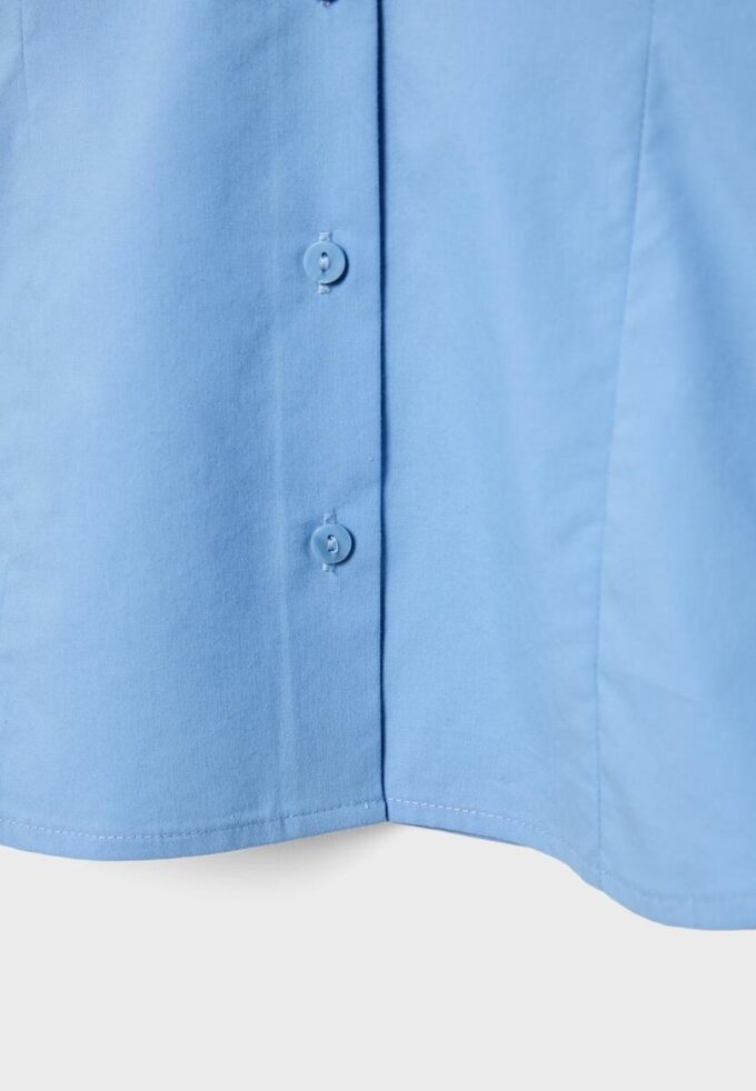 Enkel, tettsittende skjorte som er et basisplagg