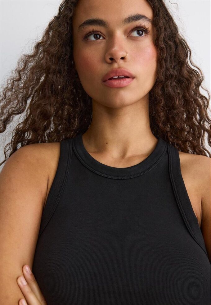 Enkel topp med racerrygg