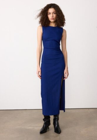 Ermeløs midikjole i bengalin