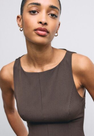 Ermeløs peplum-topper