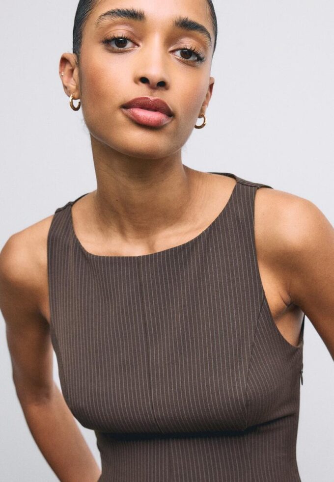 Ermeløs peplum-topper