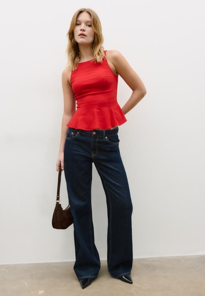 Ermeløs peplum-topper