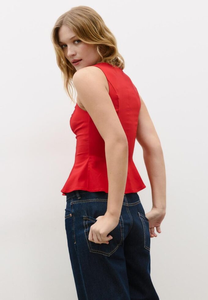 Ermeløs peplum-topper