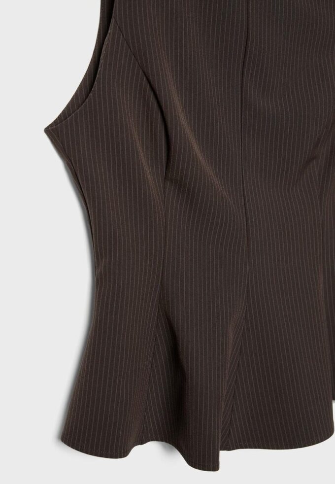 Ermeløs peplum-topper