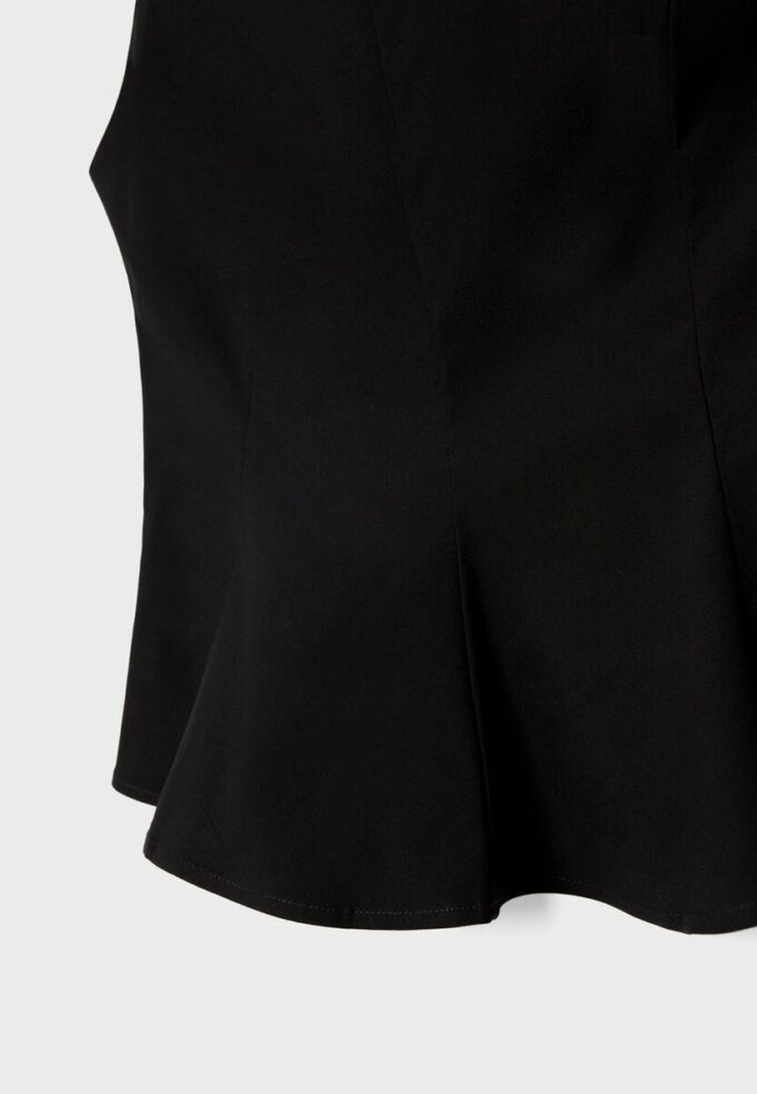 Ermeløs peplum-topper