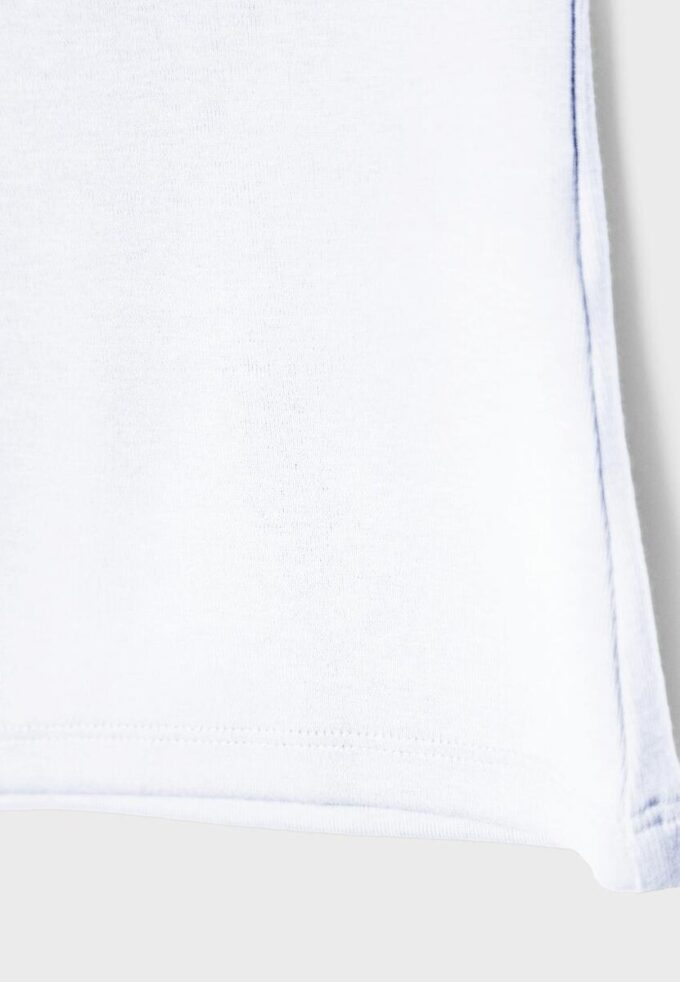 Ermeløs T-skjorte med tragtkrage