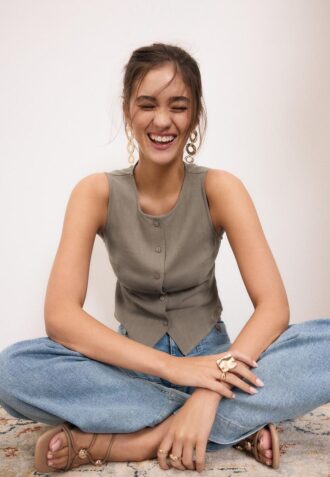 Ermeløs topp med knapper