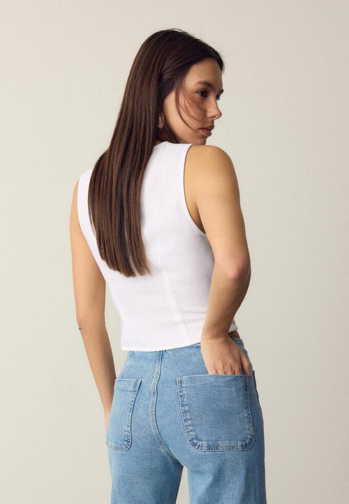 Ermeløs topp med knapper