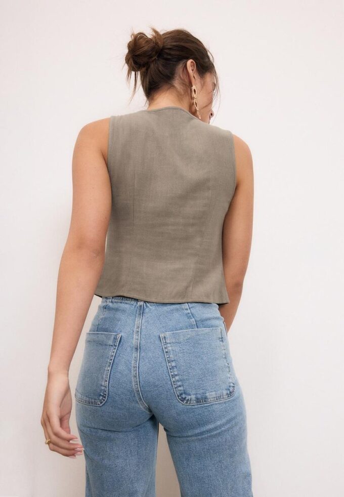 Ermeløs topp med knapper