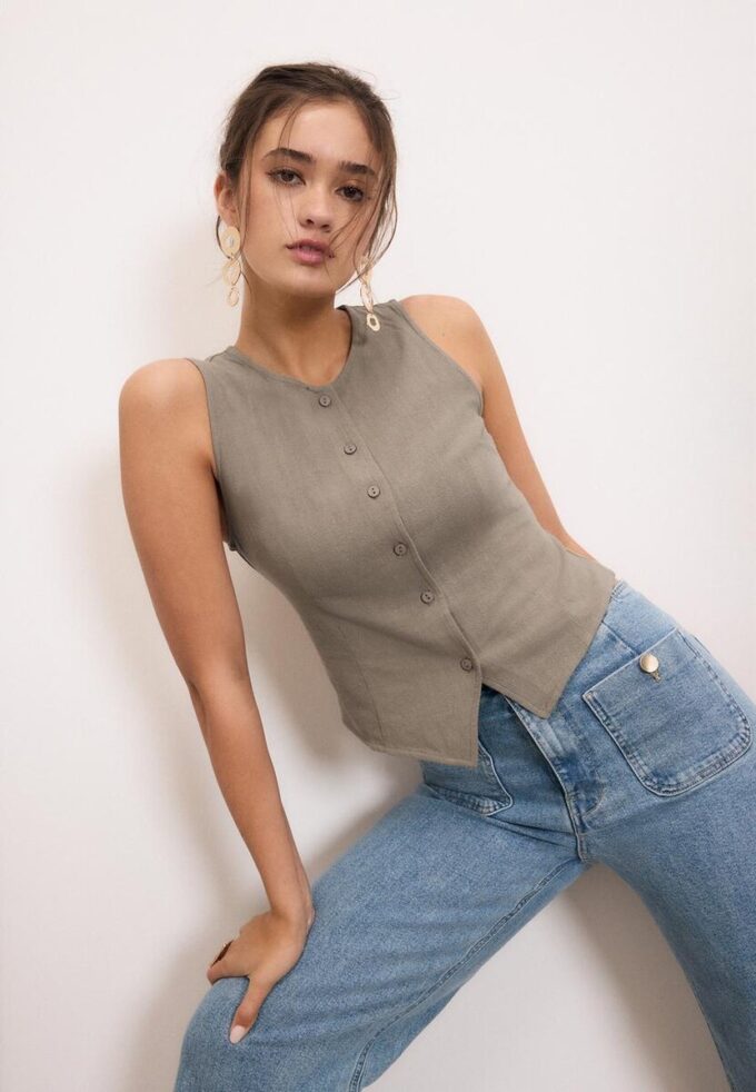 Ermeløs topp med knapper