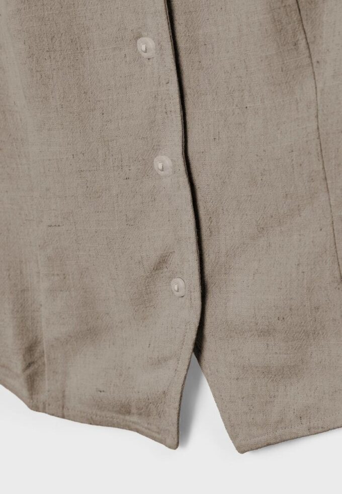 Ermeløs topp med knapper