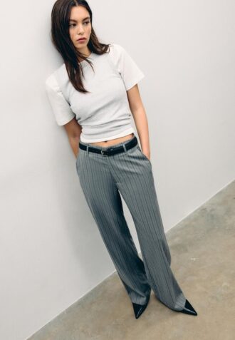 Flott, rett buksemodell med belte