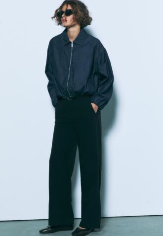 Flott, rett buksemodell med belte