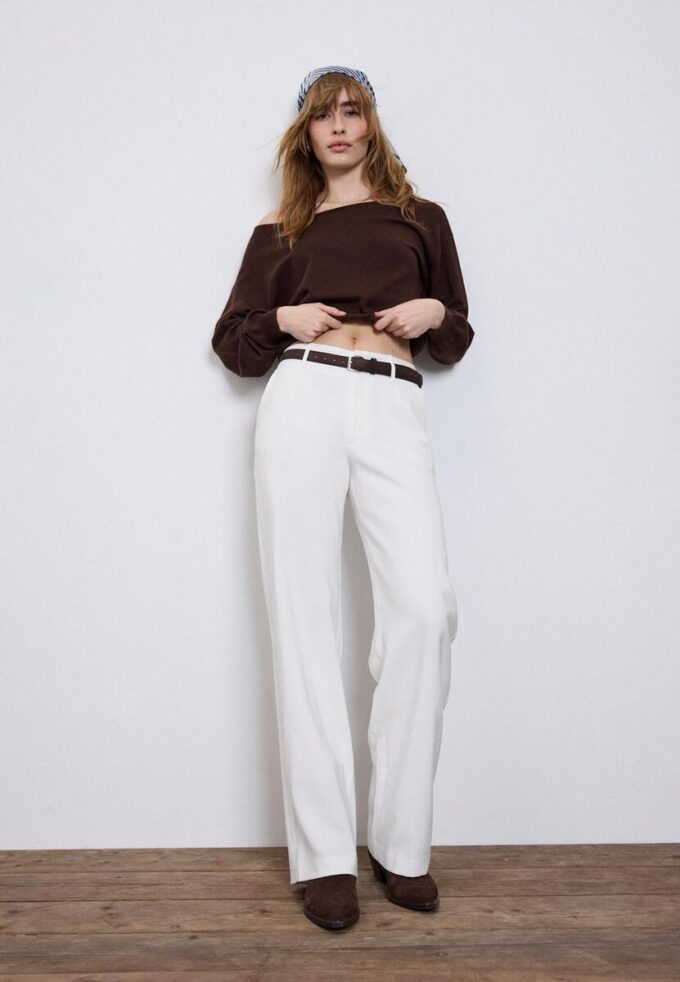 Flott, rett buksemodell med belte