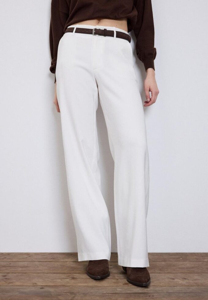 Flott, rett buksemodell med belte