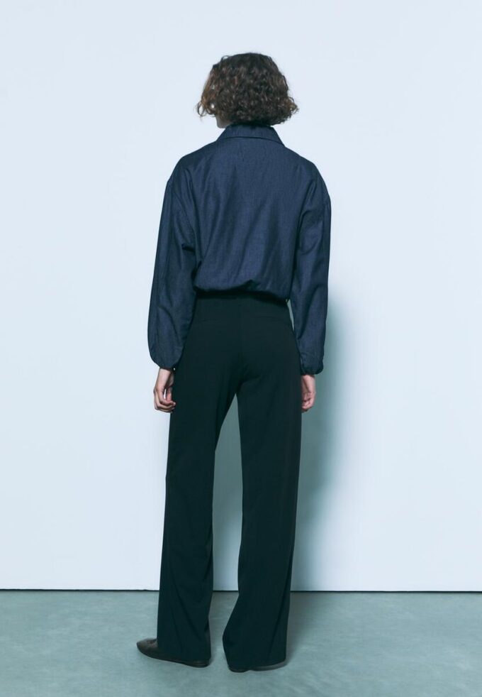 Flott, rett buksemodell med belte