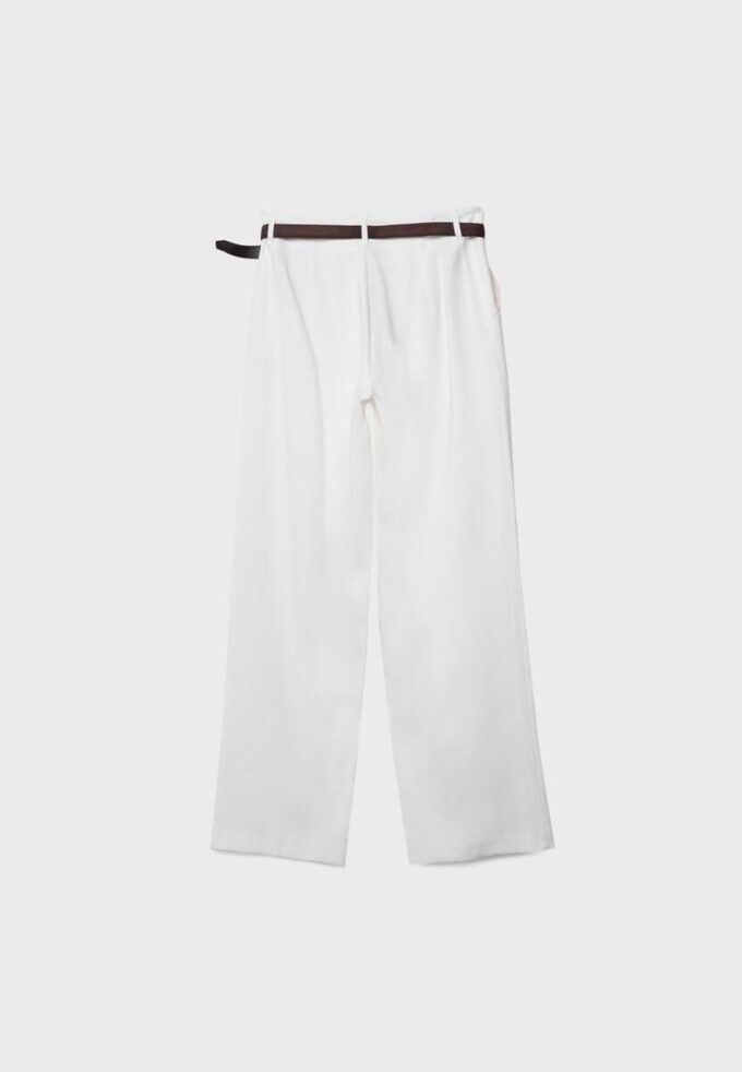 Flott, rett buksemodell med belte