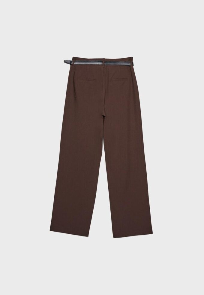 Flott, rett buksemodell med belte