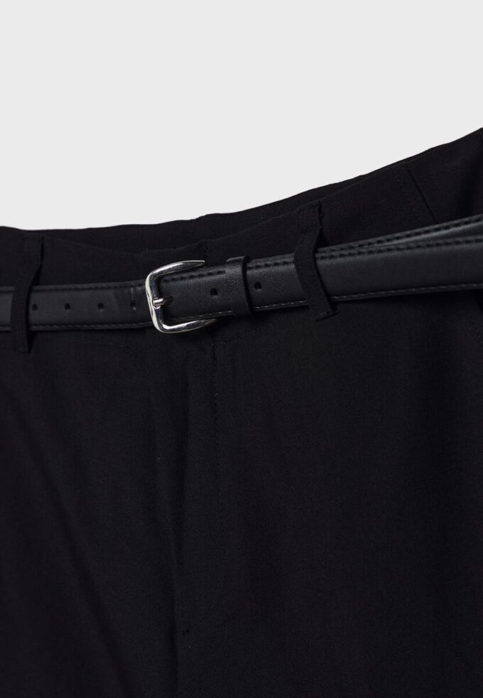 Flott, rett buksemodell med belte