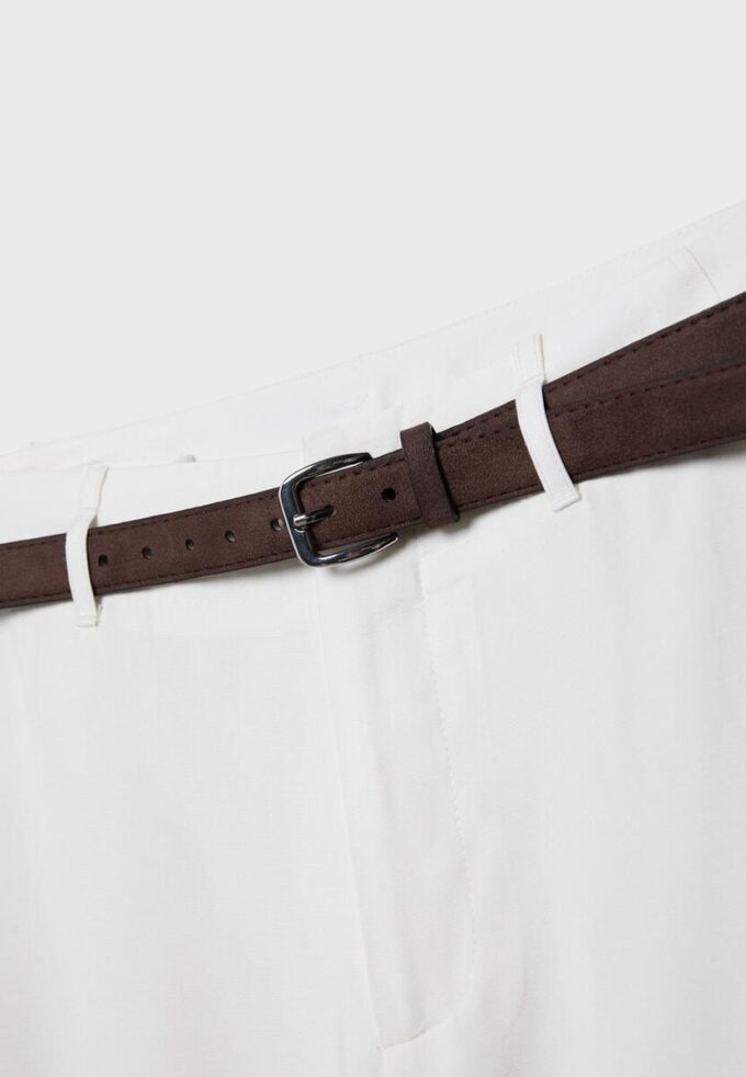 Flott, rett buksemodell med belte