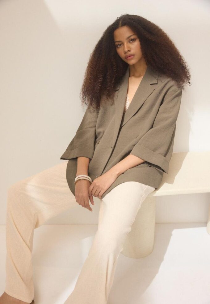 Flytende blazer med dobbel knappestolpe