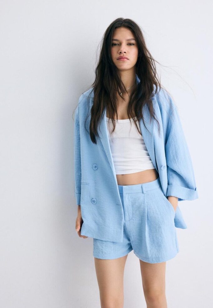 Flytende blazer med dobbel knappestolpe