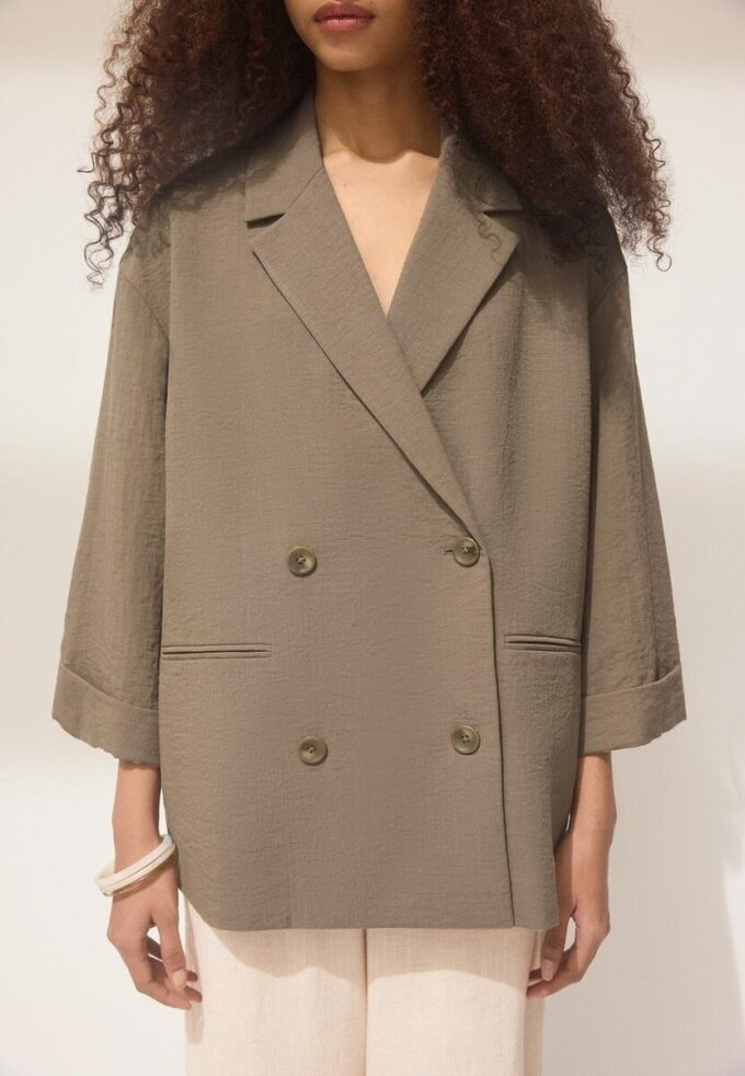 Flytende blazer med dobbel knappestolpe