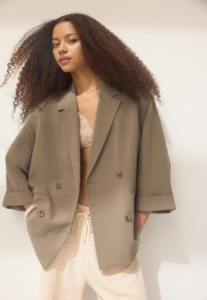 Flytende blazer med dobbel knappestolpe