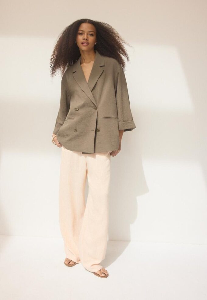 Flytende blazer med dobbel knappestolpe