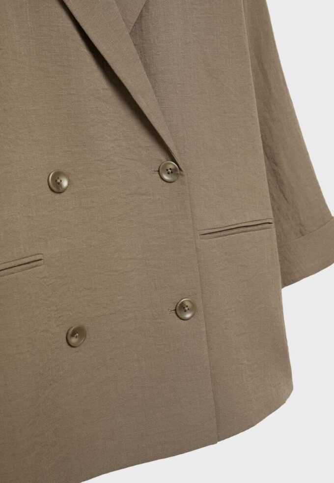 Flytende blazer med dobbel knappestolpe