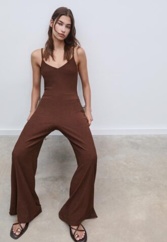 Flytende jumpsuit med stropper