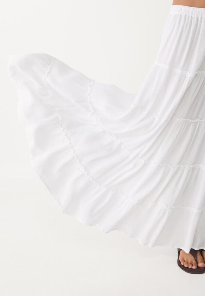 Flytende midiskjørt med paneler