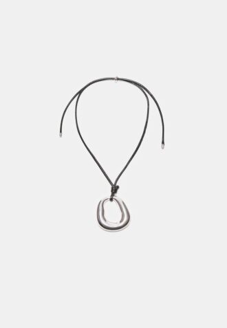 Halskjede med snor og anheng