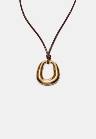 Halskjede med snor og anheng