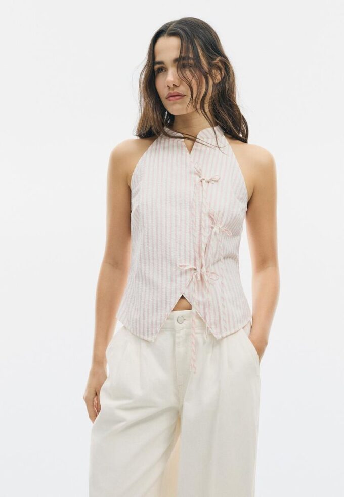 Halterneck-top i Qipao-stil med halvkrøllet knute