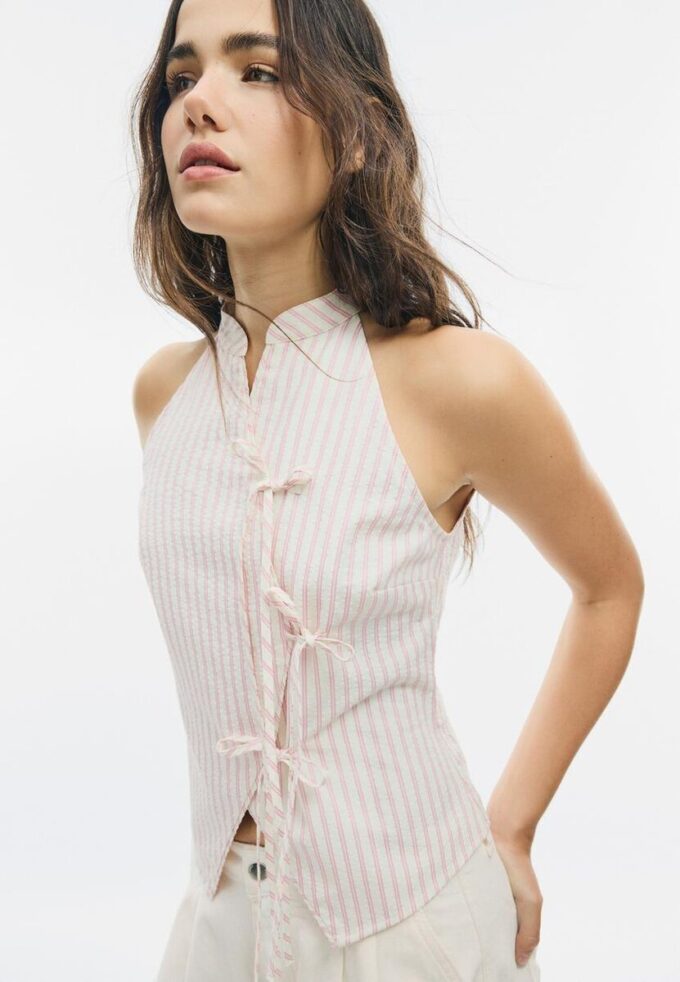 Halterneck-top i Qipao-stil med halvkrøllet knute