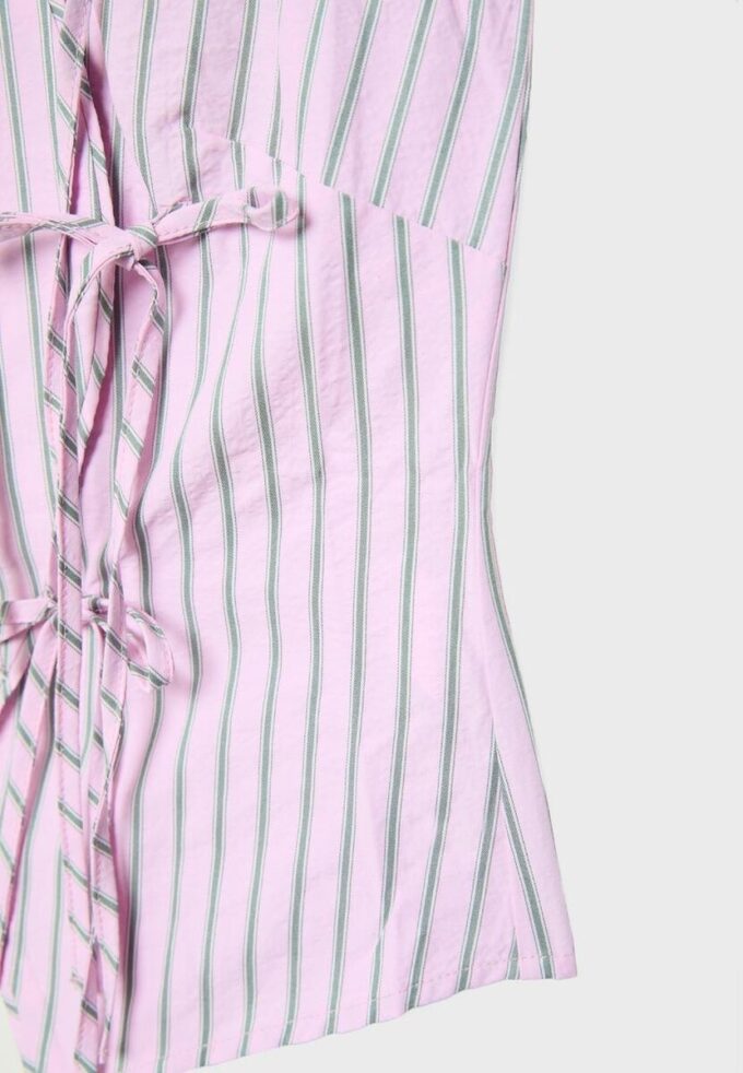 Halterneck-top i Qipao-stil med halvkrøllet knute