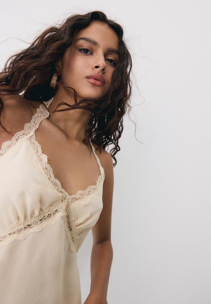 Haltertopper med blonder