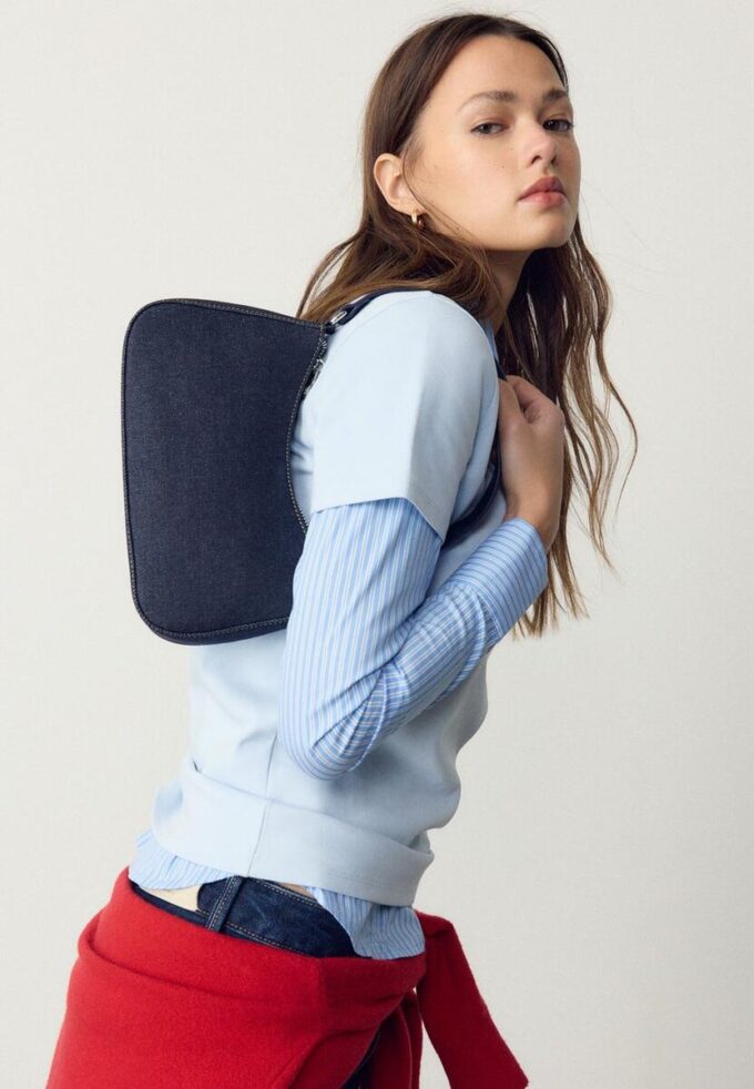 Halvmåneformet skulderveske i denim