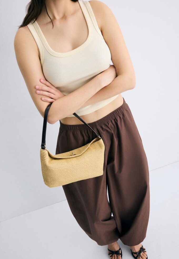 Heklet skulderveske med metalllås