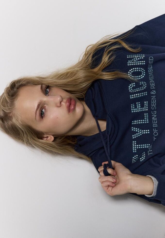 Hettegenser med rhinestones